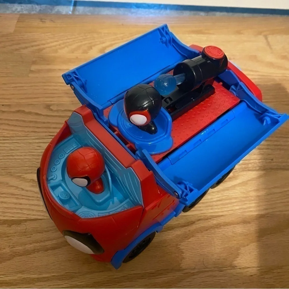 Spidey and His Amazing Friends Web Spinning Hauler Transforming Shooter Spin